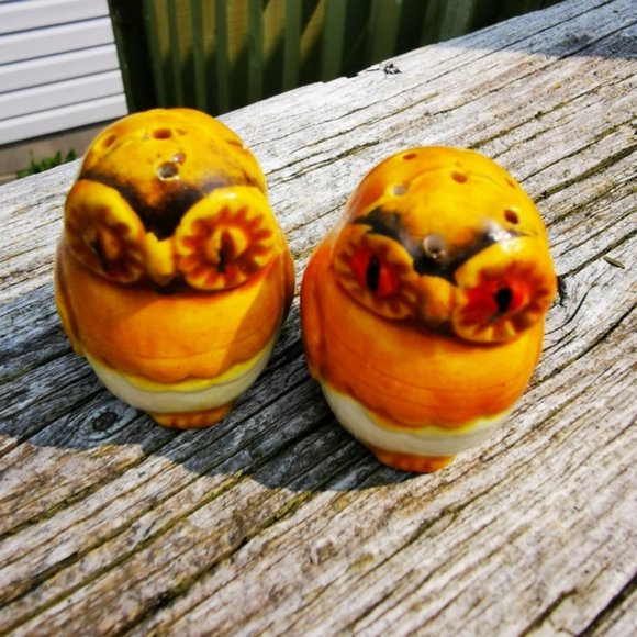 Vintage Kitschy Orange and Yellow Ceramic Owl Salt and Pepper Shakers - Picture 2 of 10